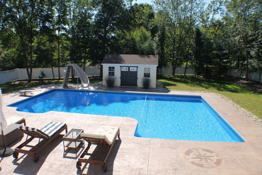 This is a photo of a true-L in ground swimming pool installed by julianos